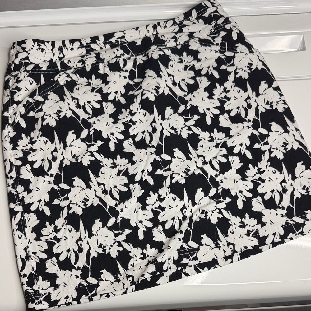 Mario Serrano Italy Floral Black and White Women's Skirt